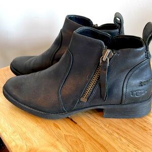 UGG AUREO BLACK LEATHER BOOTIES